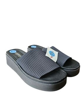 New Cushionaire Y2k Women's Black Ribbed Slide Platform Sandals